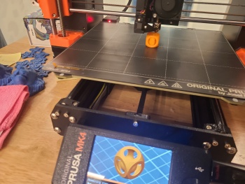 pic of cube 3d printing with supports